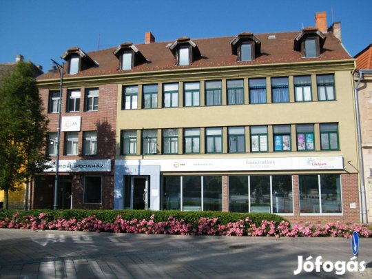 Fő Tér 24!Belvárosi Irodaházban különböző m2-rel irodák bérelhetők!