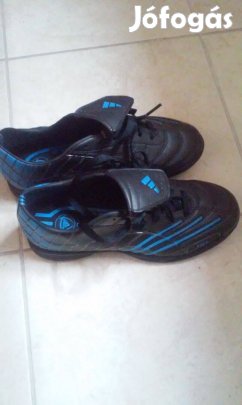 Foci cipő, Adidas