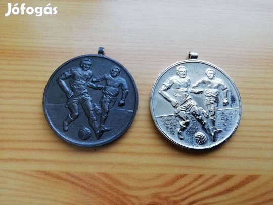 Foci érem szép eredeti régi 2 db