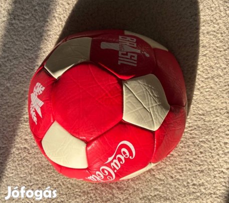 Foci labda ,vadonatúj