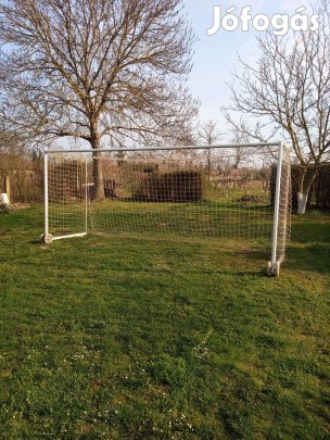 Focikapu eladó