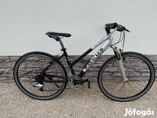 Focus Black Stone 28-as trekking kerékpár