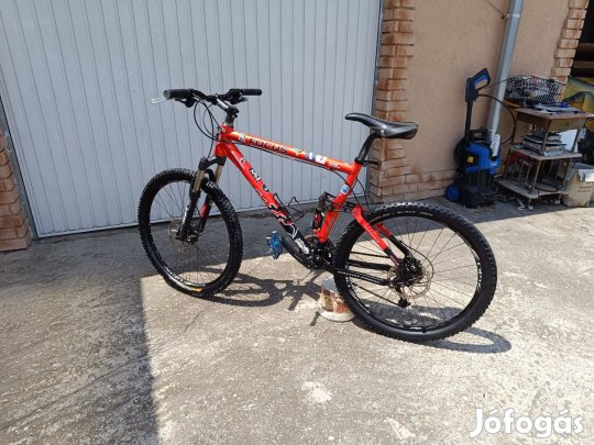 Focus hidraulikus tárcsafékes férfi aluvázas 27,5"-os kerékpár bicikli