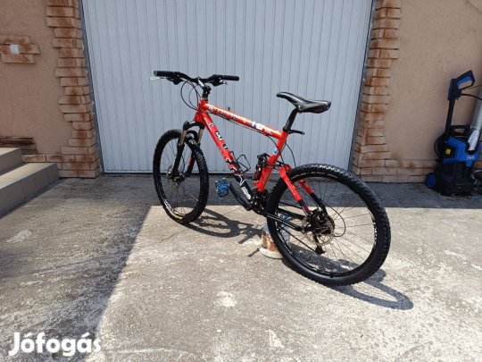 Focus hidraulikus tárcsafékes férfi aluvázas 27,5"-os kerékpár bicikli