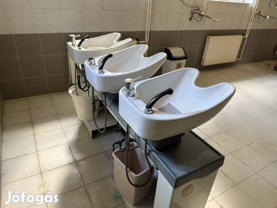 Fodrasz fejmoso,hajnoso