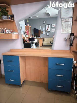 Fodrász pult és tükör