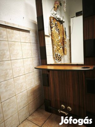 Fodrász pult tükörrel, szekrénnyel