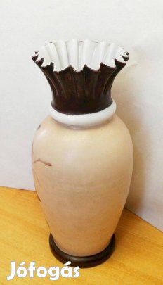 Fodros szájú kikerics mintás szakított tejüveg váza a XX. század eleje