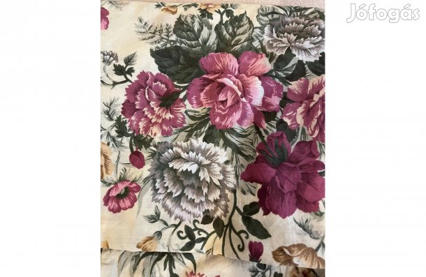 Fodros szélű különlegesség, dús virágmintás, angol stílusú paplanhuzat
