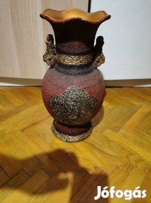 Fodros szélű váza