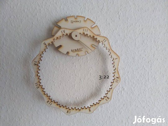 Fogaskerekes falióra