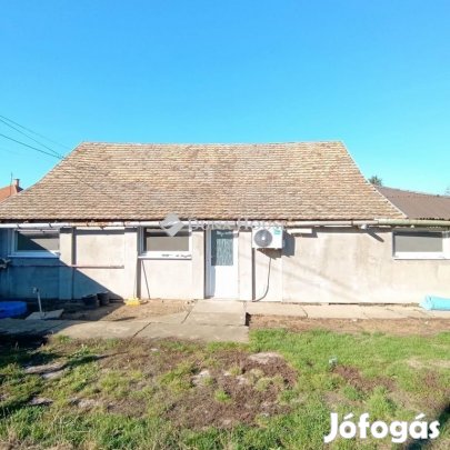 Földeáki 86 nm-es ház eladó