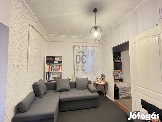 Földesen 3 szobás, részben felújított családi ház hatalmas telekkel 