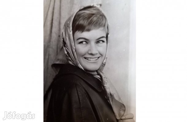 Földi Teri aláírt eredeti fotója