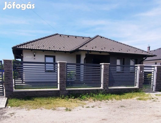 Földszintes különálló családi ház Albertirsán!
