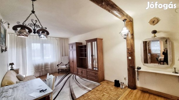 Földszinti, Erkélyes, valóban különleges karakterű otthon eladó