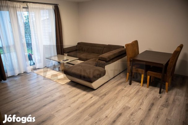 Földszinti, kertkapcsolatos tégla lakás kiadó!