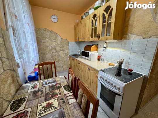 Földszinti felújított lakás eladó!