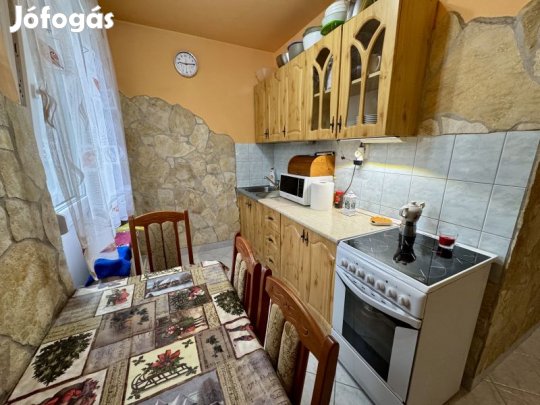 Földszinti felújított lakás eladó!