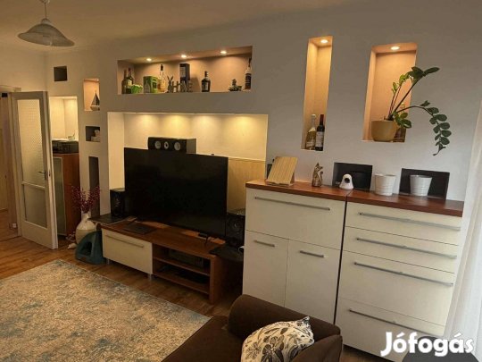 Főldszinti igényes lakás eladó