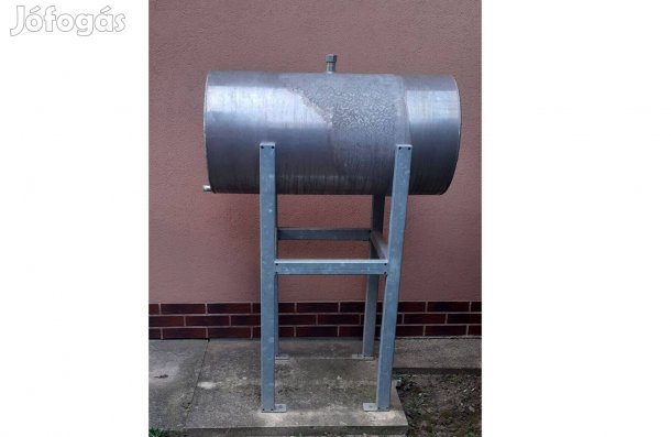 Folyadék tároló tartály