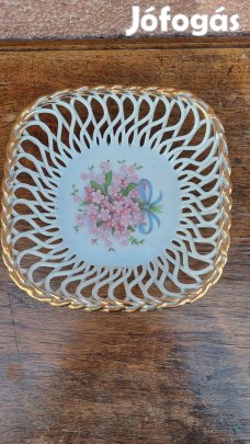 Fonott, jelzett, aranyozott porcelán tál