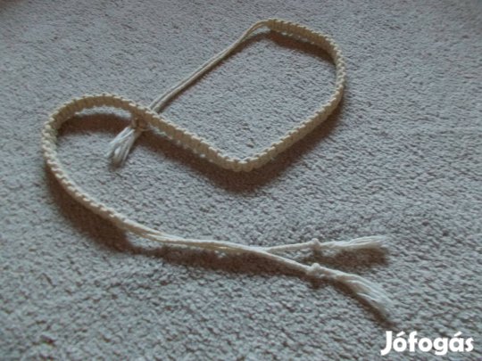 Fonott bézs öv