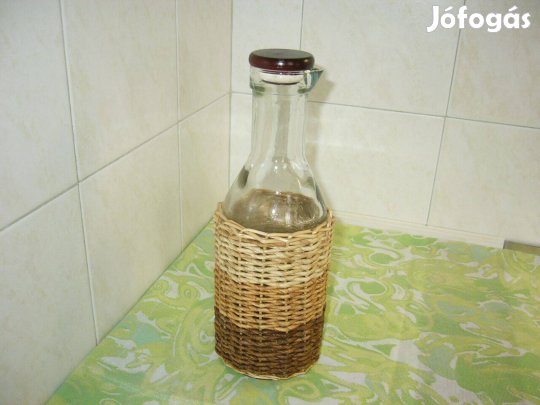 Fonott boros, pálinkás üveg, kiöntő 1 literes