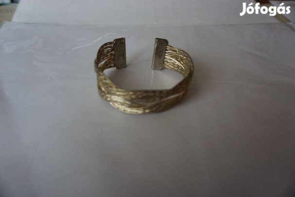 Fonott és megmunkált fémből rugalmas karlánc eladó kislánynak