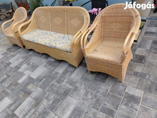 Fonott kanapé 2 db fotellel