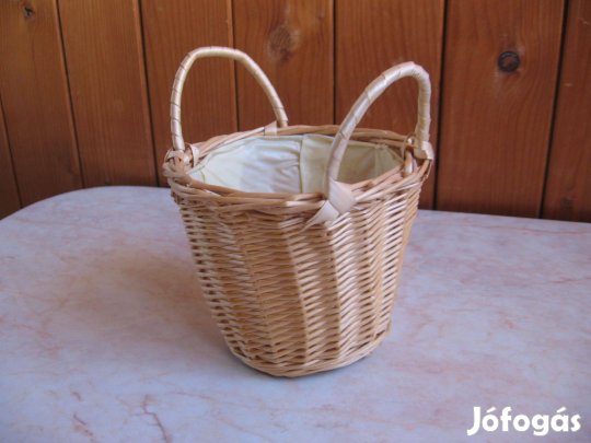 Fonott kaspó, műanyag betétes világos