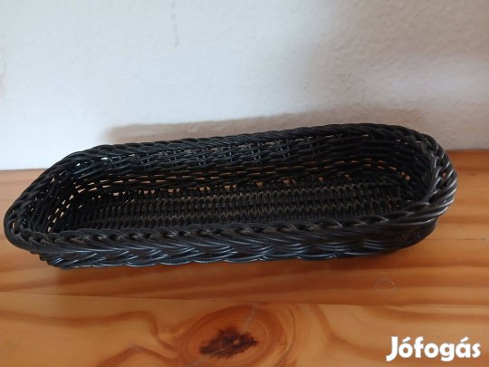 Fonott kenyérkosár eladó!