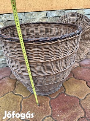 Fonott kosár, kas tetővel