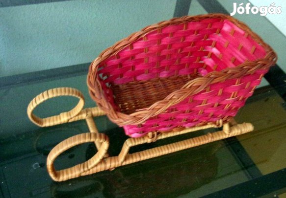 Fonott kosár szán virágtartó dekoráció Újpest központ közelében