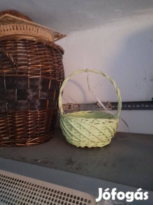 Fonott kosár tetővel egyűt