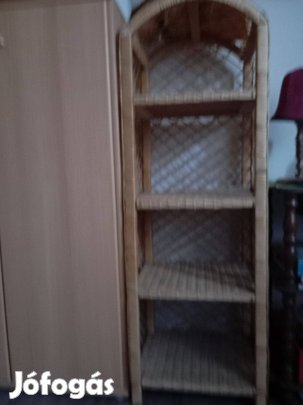 Fonott nádszekrény