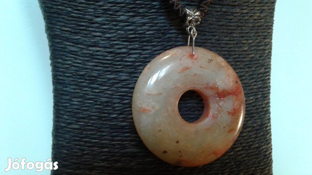 Fonott nyakbavalón holdkő medál