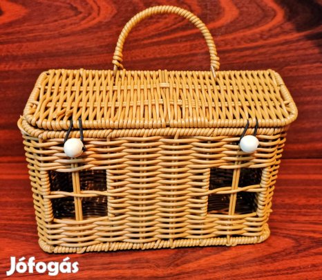 Fonott piknik / tároló kosár fedéllel házikó alakú Új