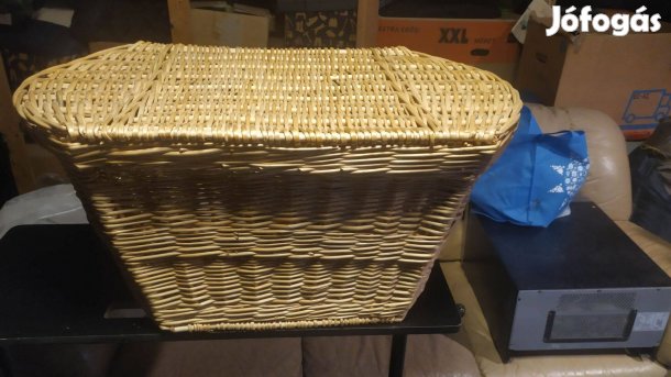 Fonott tárolókosár