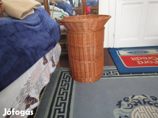 Fonott termékkínáló kosár, fonott tároló kosár