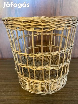 Fonott vessző kosár, tartó, tároló