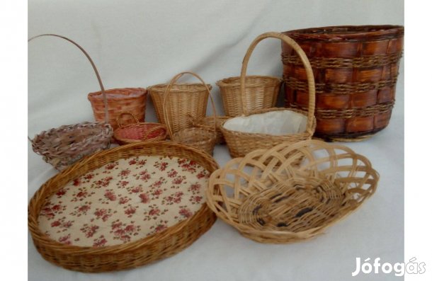 Fonott vessző kosár-tálca-füles kosarak-kaspók-festett rattan 11 db