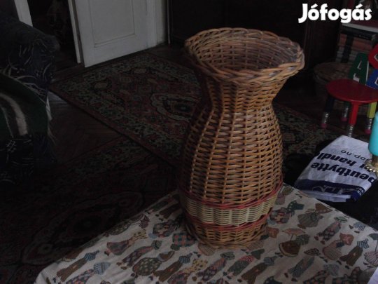 Fonott virágtartó, kosár