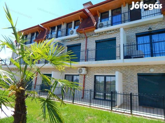 Fonyód csendes zöldövezetében I. emeleti 70 m2-es téglalakás eladó