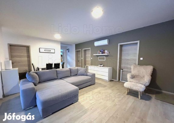 Fonyódon vízközeli, kiváló állapotú, ideális méretű egyszintes lakóház