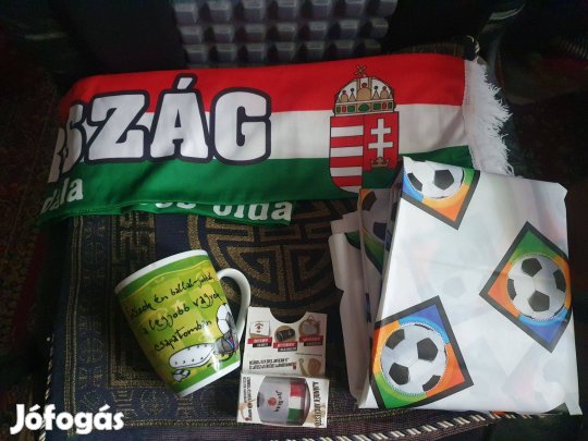 Football-mintás asztalterítő, pohár, címeres sál, arcfestő