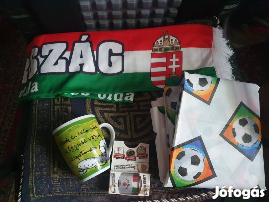 Football-mintás asztalterítő, pohár, címeres sál, arcfestő