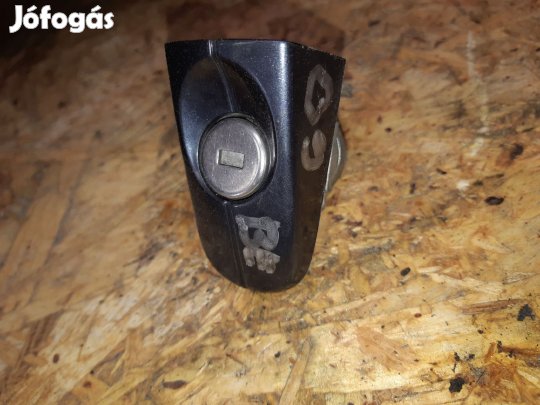 Ford C-Max Bal Első Ajtó Zárbetét