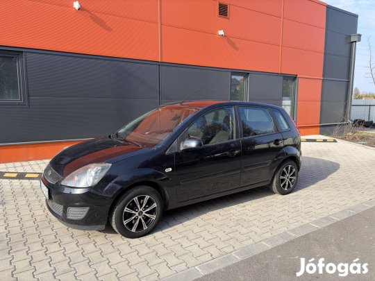 Ford Fiesta 1.3 Comfort Szervizkönyves