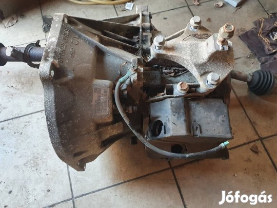 Ford Fiesta 1.3i váltó.